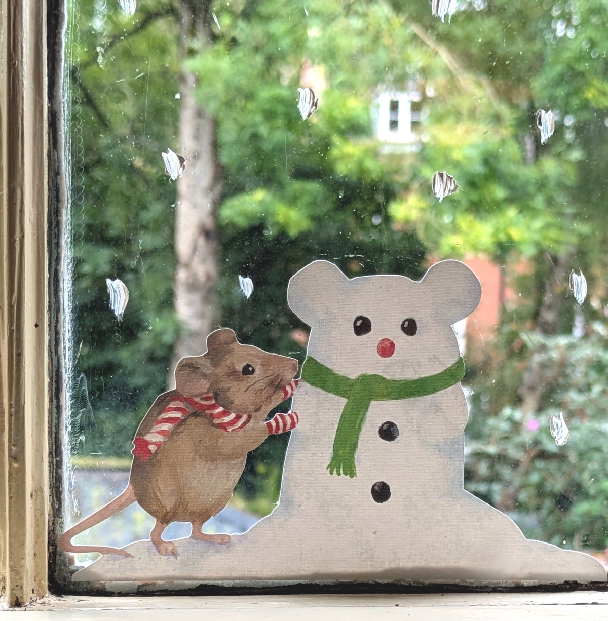 Mouse building a snow mouse Christmas decal